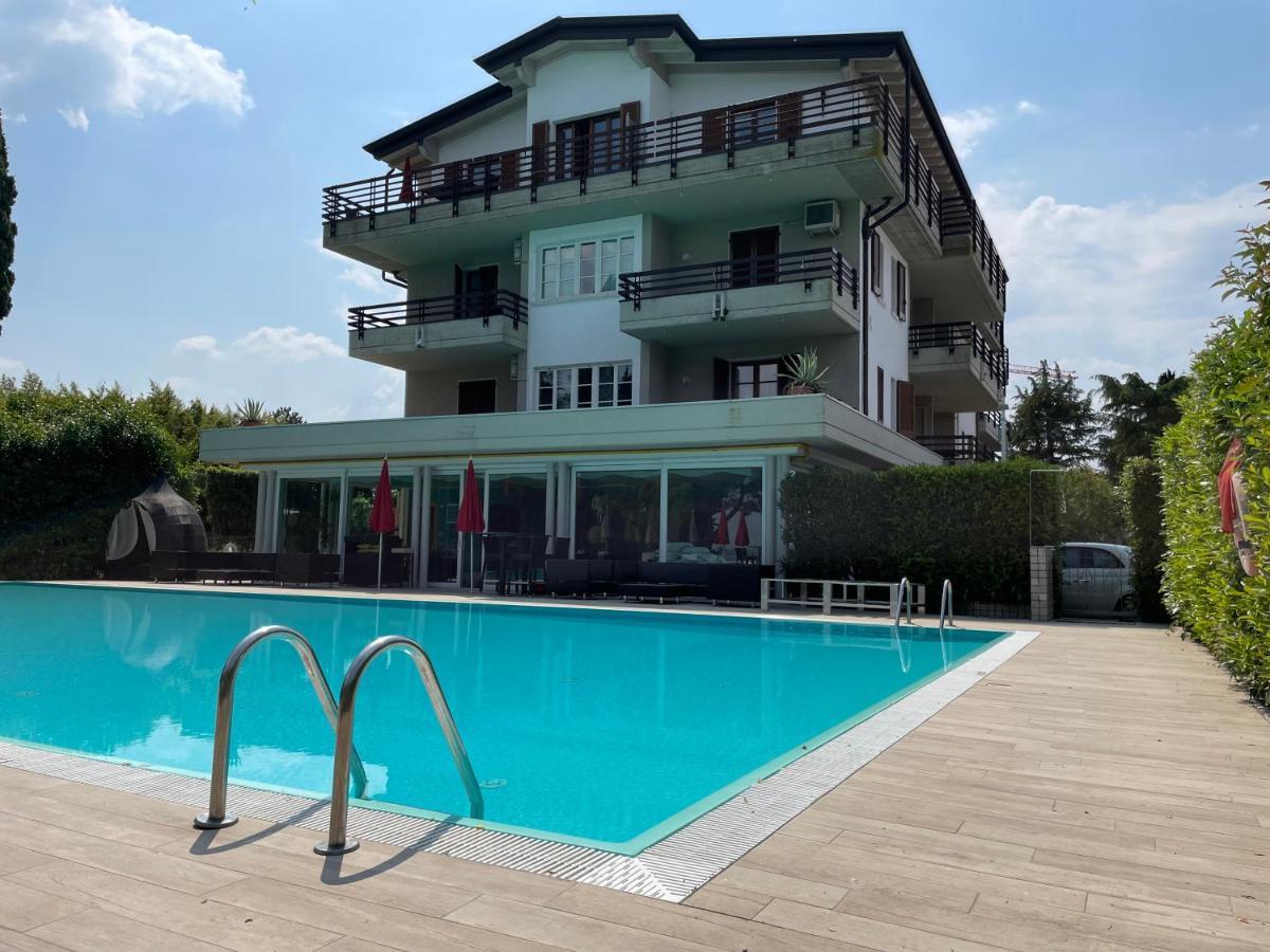 Residence Alexandra Stay 西尔米奥奈 外观 照片