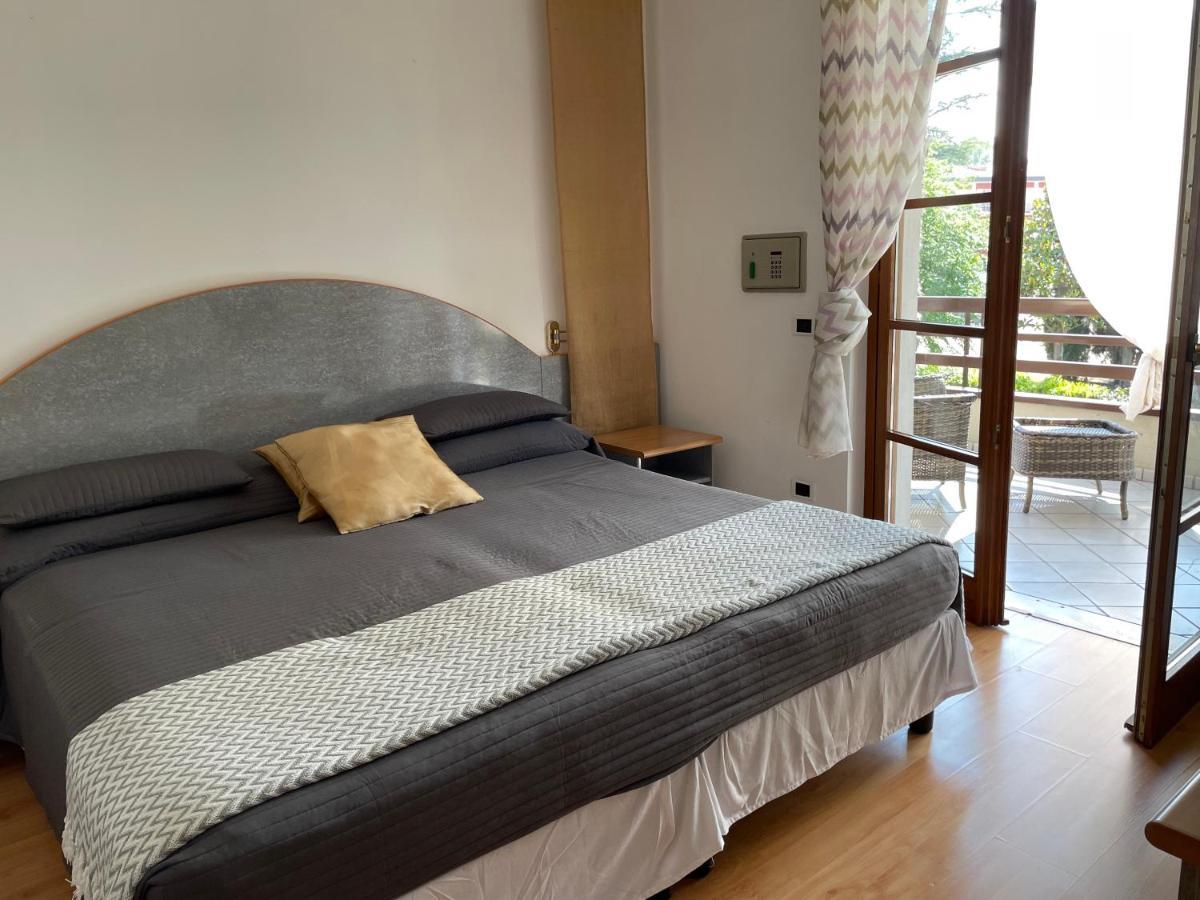 Residence Alexandra Stay 西尔米奥奈 外观 照片
