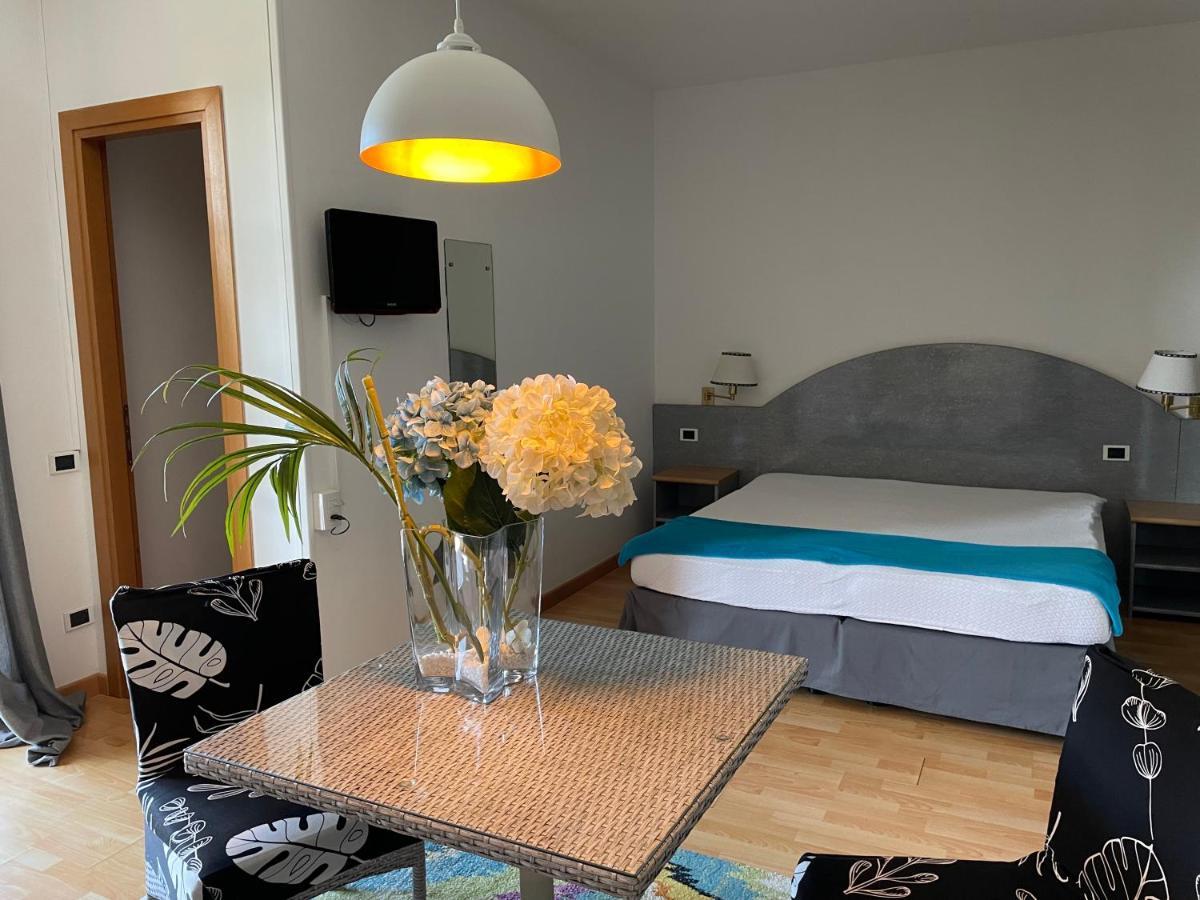 Residence Alexandra Stay 西尔米奥奈 外观 照片