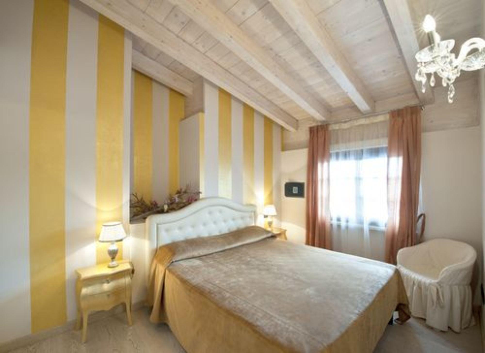 Residence Alexandra Stay 西尔米奥奈 外观 照片