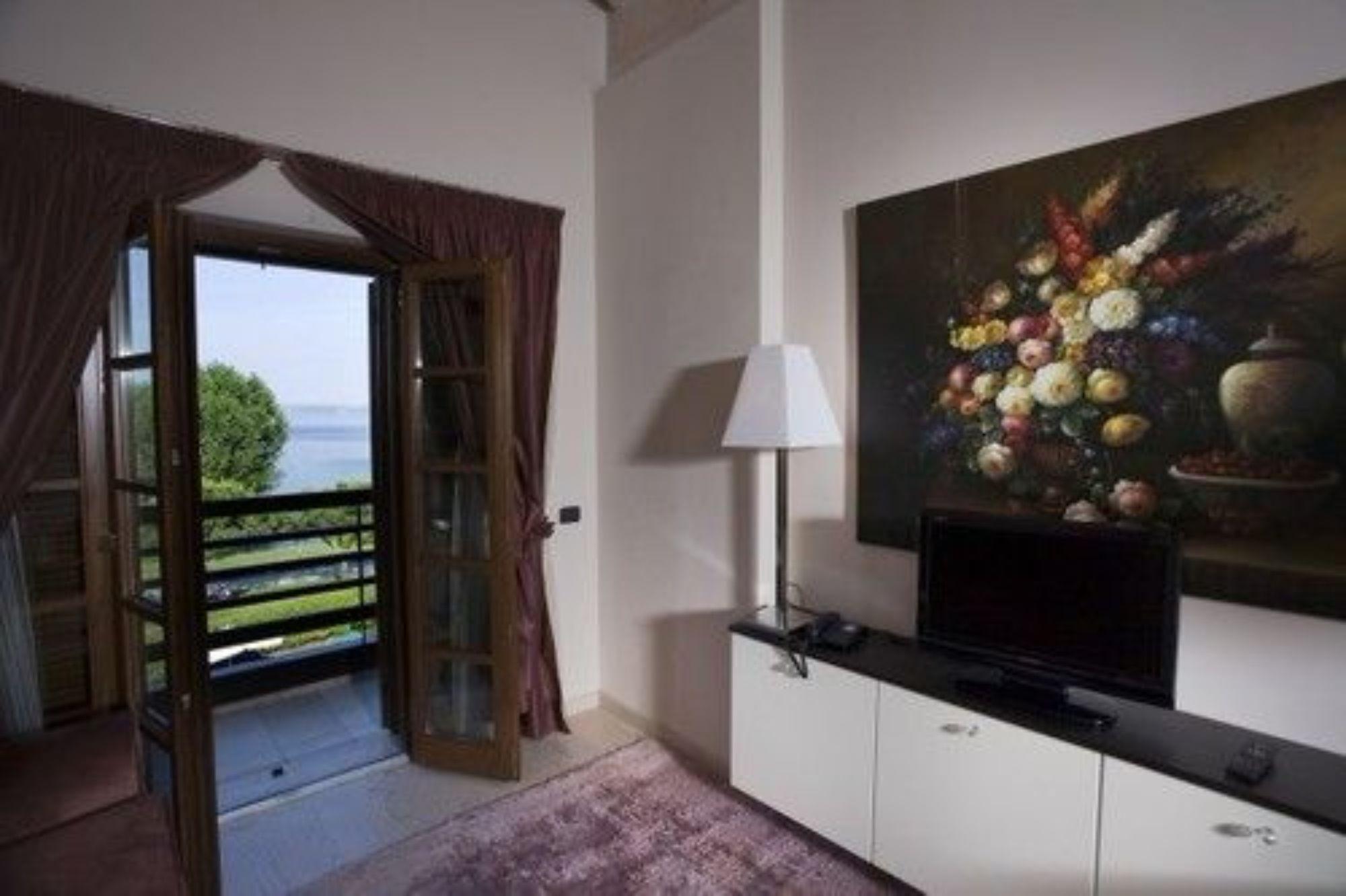 Residence Alexandra Stay 西尔米奥奈 外观 照片