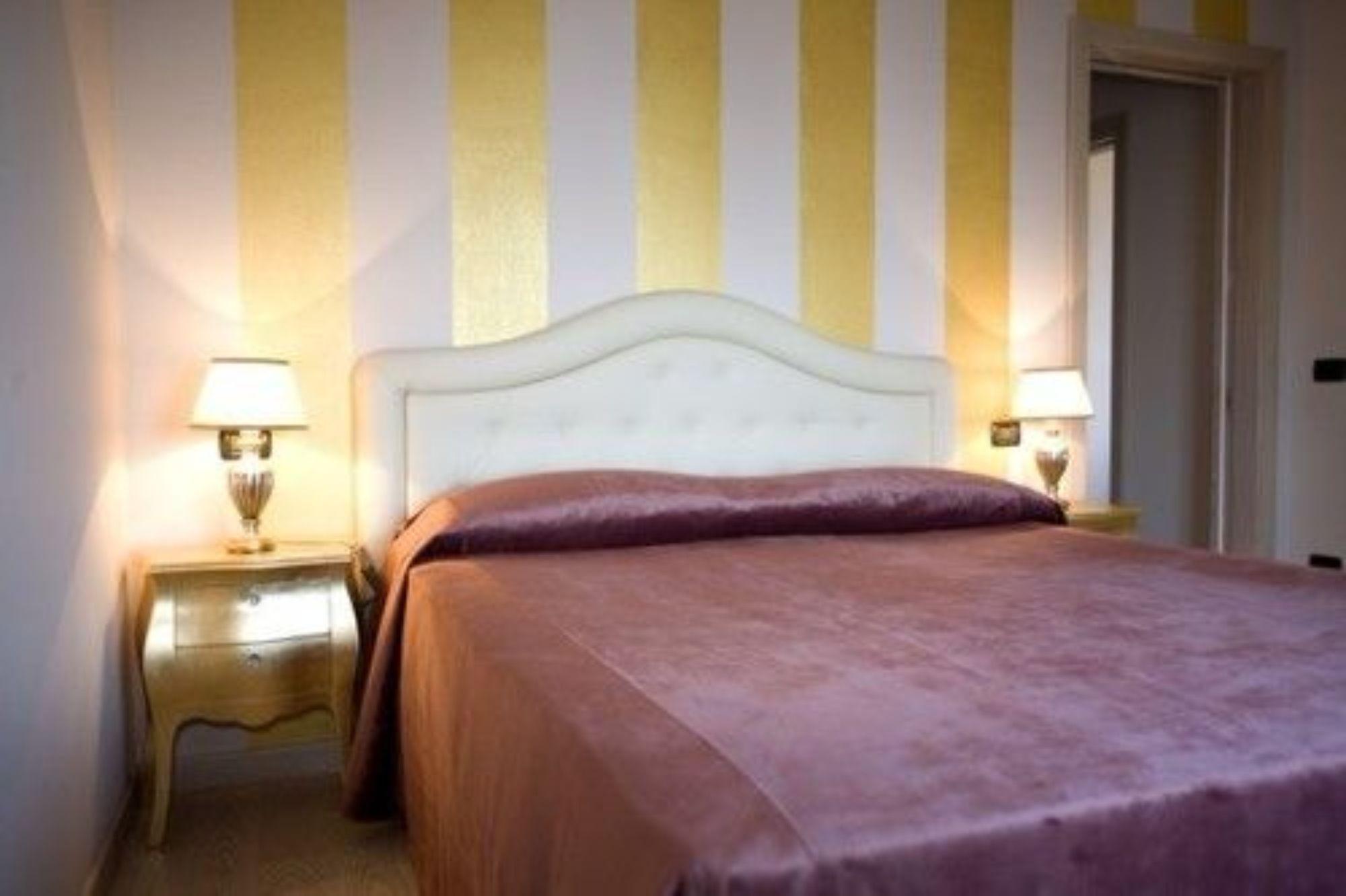 Residence Alexandra Stay 西尔米奥奈 外观 照片