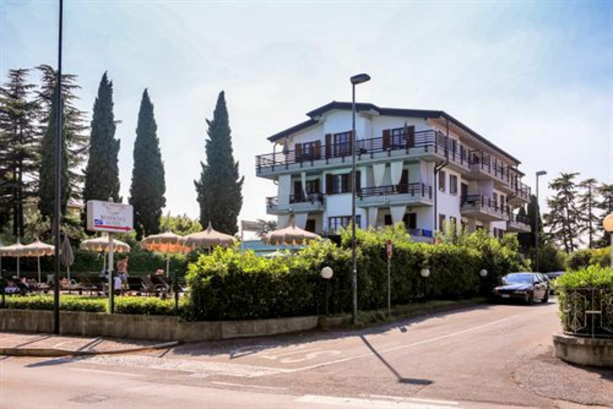 Residence Alexandra Stay 西尔米奥奈 外观 照片